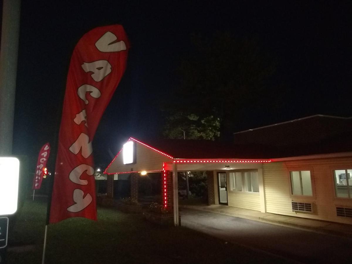 Red Crown Inn 罗瑞尔 外观 照片